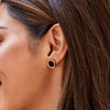 Selina – Aretes redondos con centro negro.