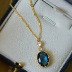 Marisa – Colgante de oro con piedra de zafiro.