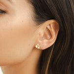 Greta – Pendientes redondos con diseño floral.