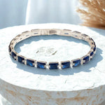 Alena – Pulsera delicada con brillantes zafiros.