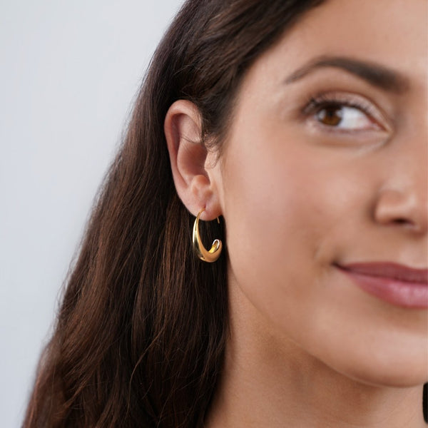 Susanne – Pendientes dorados con textura.