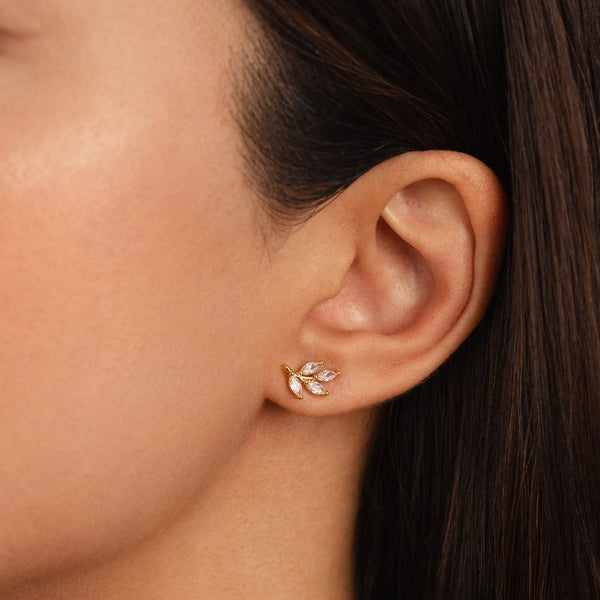 Felicita – Pendientes de oro con detalle de hojas.