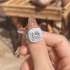 Frieda – Anillo de solitario con piedra redonda.