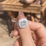 Frieda – Anillo de solitario con piedra redonda.