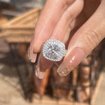 Frieda – Anillo de solitario con piedra redonda.
