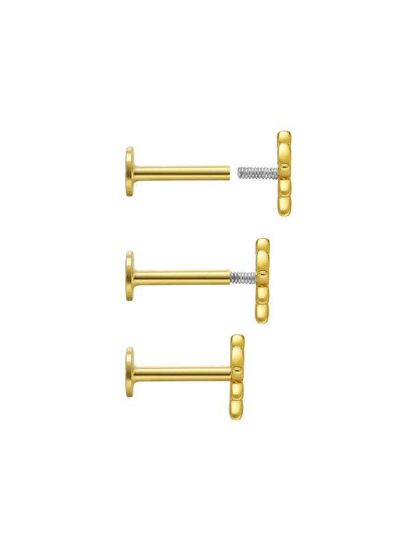 Kateřina – Pendientes dorados con suave curvatura.