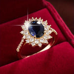 Karolína – Anillo dorado con zafiro floral.