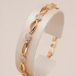 Klára - Pulsera elegante dorada con circonitas