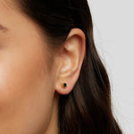 Viktorie – pendientes de oro con piedra verde.