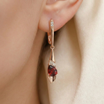 Juliána – Pendientes de rubí con piedra en forma de gota.