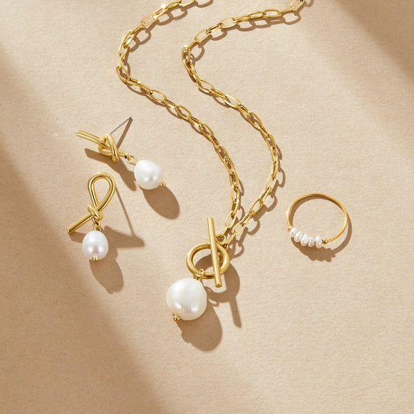 Františka – Cadena de oro con colgante de filigrana.