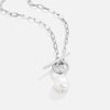 Eveline – Cadena dorada con colgante adornado con perlas.
