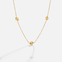 Kathrin – A chain with delicate splashes of color.