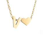 Nina – Collar dorado en forma de V.
