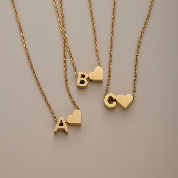 Nina – Collar dorado en forma de V.