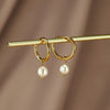 Elisa-Marie – Pendientes dorados con colgante de perla.