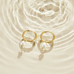 Elisa-Marie – Pendientes dorados con colgante de perla.