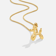 Nora – Delicate necklace with butterfly pendant.