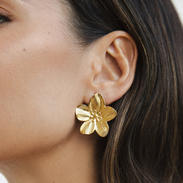 Markéta – Pendientes de oro en forma de flores.