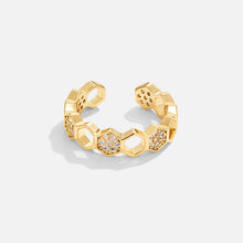 Friedrika – Gold ring with pearl accent.