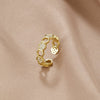 Friederike – Anillo dorado con acento de perlas.