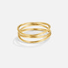 Valerie – Gold ring with intertwined lines.