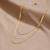 Antonie – Collar dorado de múltiples capas con una estructura clara.