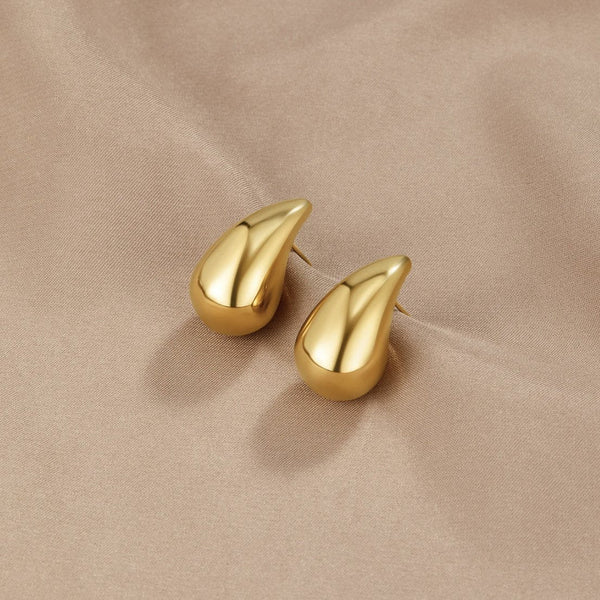 Anja – Pendientes circulares dorados con un suave redondeo