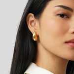 Anja – Pendientes circulares dorados con un suave redondeo