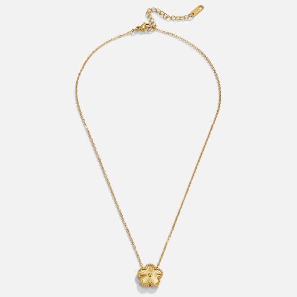 Isabela – Round gold necklace with a delicate pendant.