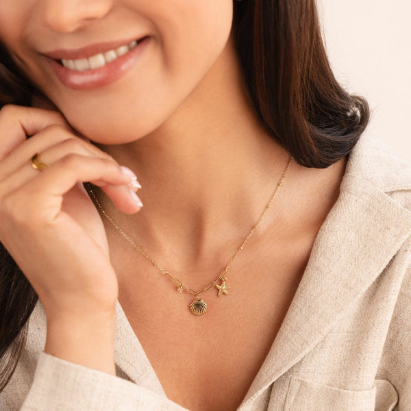 Greta – Collar con colgante de estrella en color dorado.