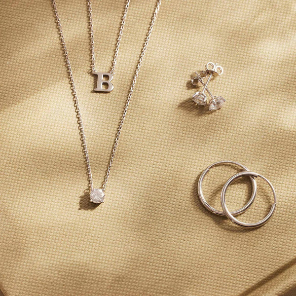 Collar Klára con piedra de moissanita
