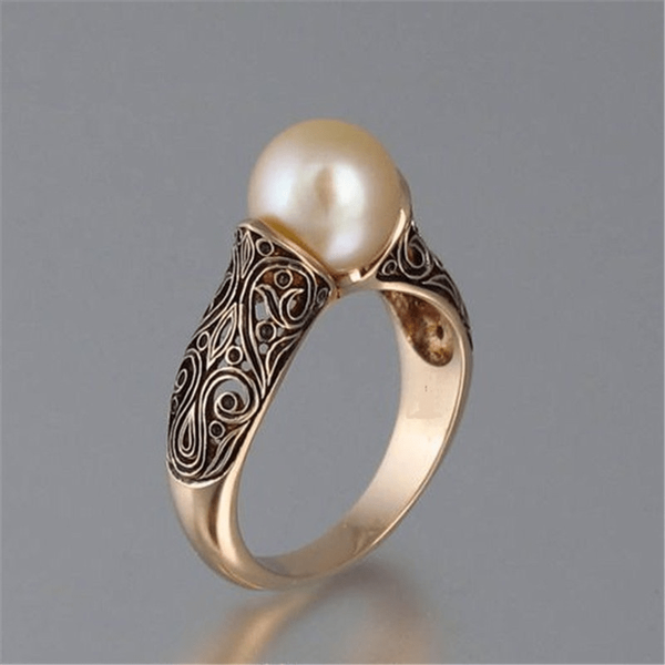 Theresia - Vintage gold ring with pearl