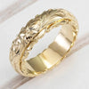 Anillo floral dorado inspirado en la antigüedad