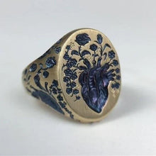 Anillo de Oro con Sello Floral Azul Vintage