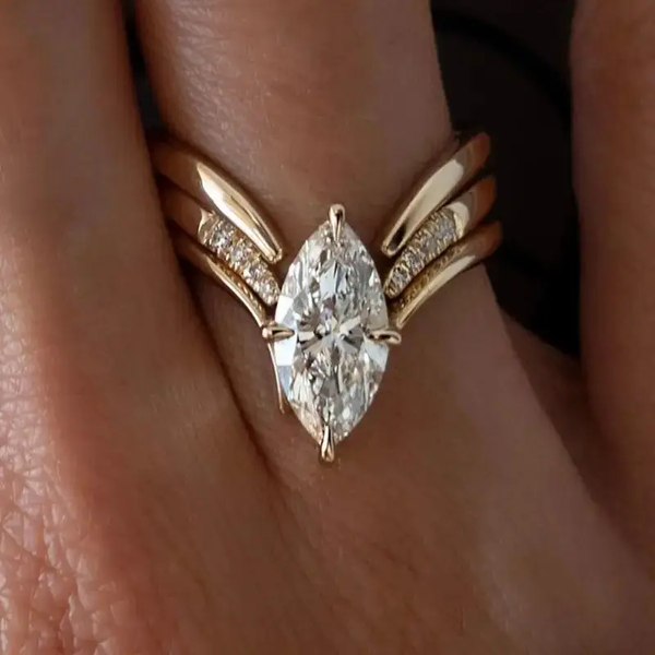 Diana - Anillo dorado con cristal