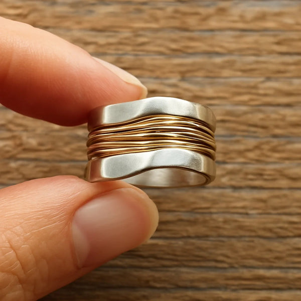 Maria - Ring with golden threads
