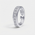 Maren – Anillo de cristal plateado con banda estrecha.