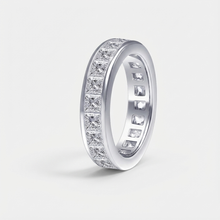 Maren – Anillo de cristal plateado con banda estrecha.