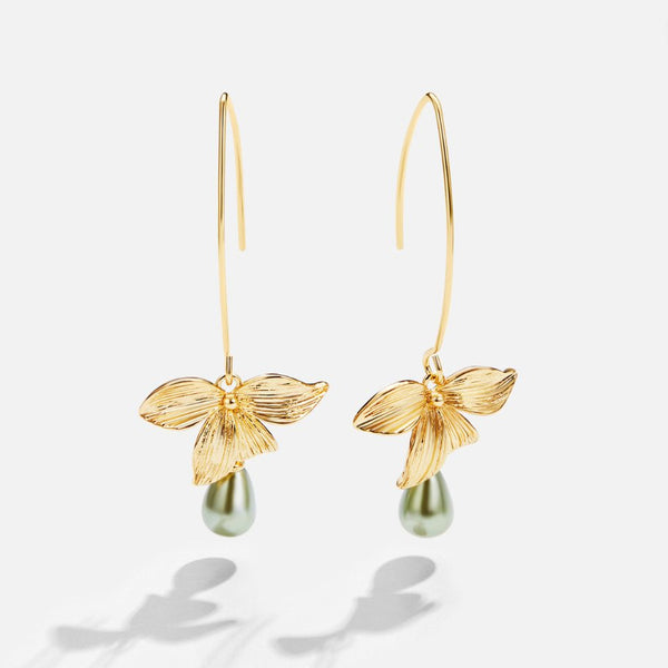 Juliána – Pendientes de oro con superficie de nácar.
