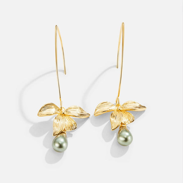 Juliána – Pendientes de oro con superficie de nácar.