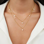 Tanja – Collar dorado de capas con un eslabón moderno.