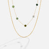Helga – Collar de dos capas con pequeños detalles de color.