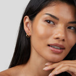 Mariana – Pendientes de plata con una silueta delgada.