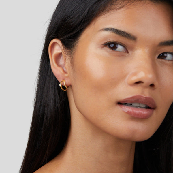 Mariana – Pendientes de plata con una silueta delgada.