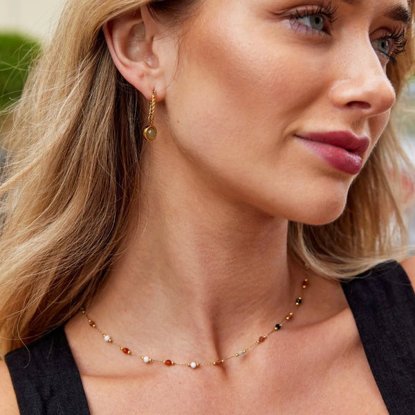 Helmina – Colorful gold chain with enamel accents.
