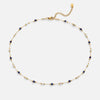 Johana – Collar dorado delicado con perlas de colores.