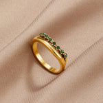 Elisa – Anillo dorado con delicada doble fila.