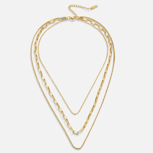 Josefína – Collar de oro de tres capas con delicados eslabones.