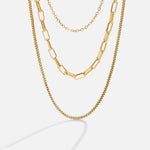 Josefína – Collar de oro de tres capas con delicados eslabones.